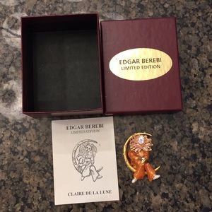 NEW VINTAGE EDGAR BEREBI BROACH